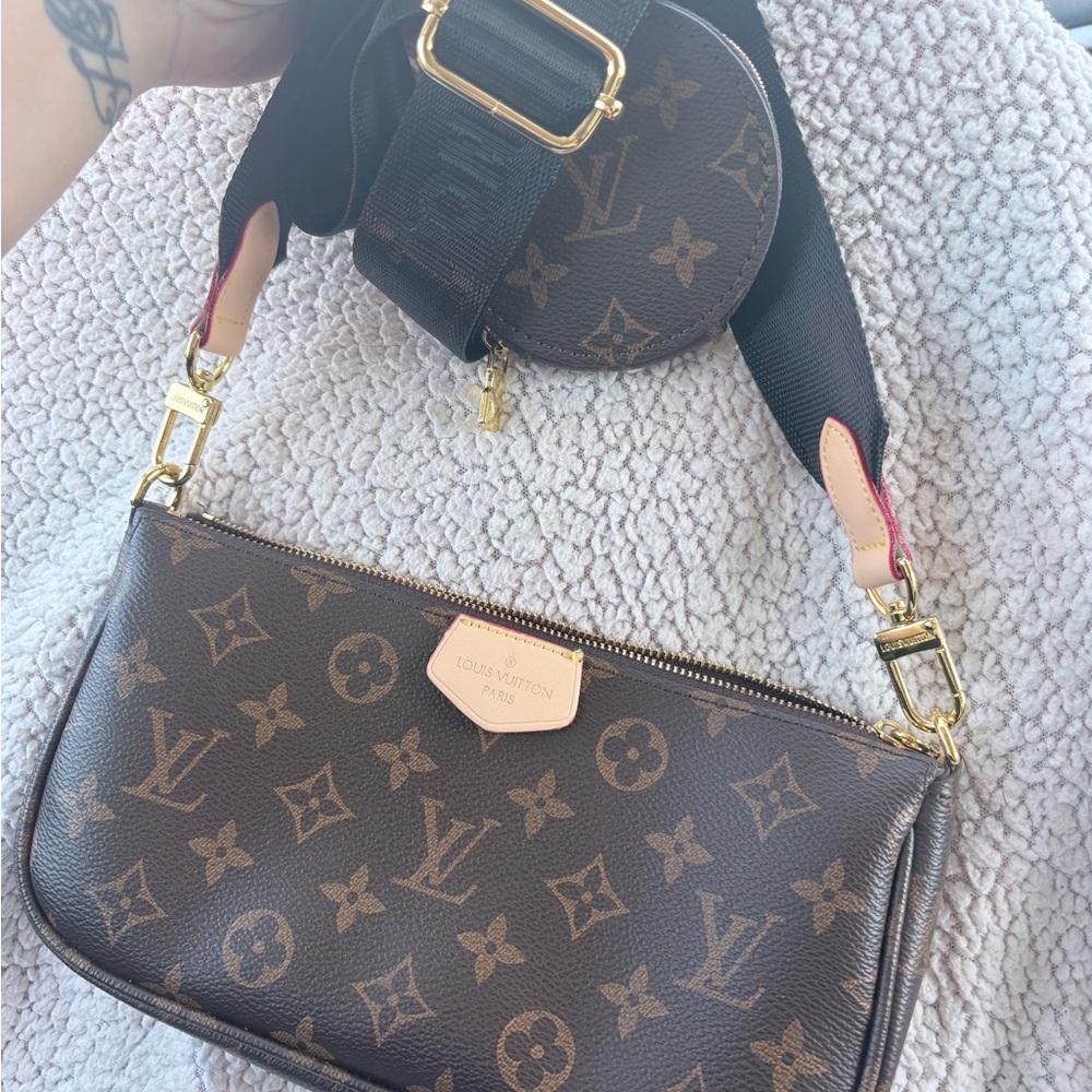 Louis Vuitton Monogram Canvas Multi-Pochette with Black Strap and Gold Hardware - Picture 5 of 5